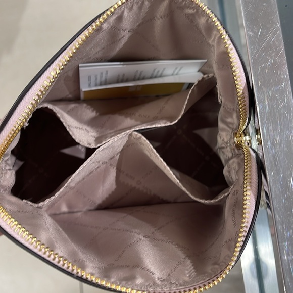 MICHAEL KORS 
Jet Set Travel Medium Dome Crossbody Bag XCROSS XBODY
Powder Blash - Picture 11 of 16